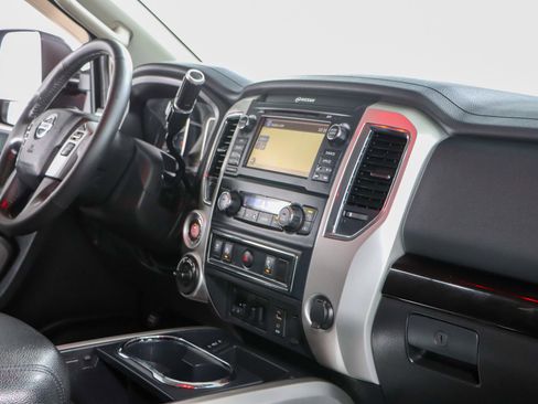 Used 2017 Nissan Titan SV AWD/4WD image 27