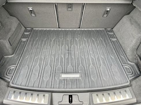 Certified 2024 Land Rover Range Rover Evoque Dynamic SE image 34