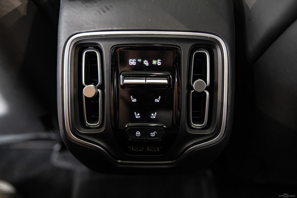 Used 2021 Aston Martin DBX AWD/4WD image 41
