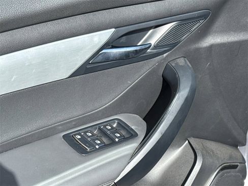 New 2025 VinFast VF 8 Plus image 28