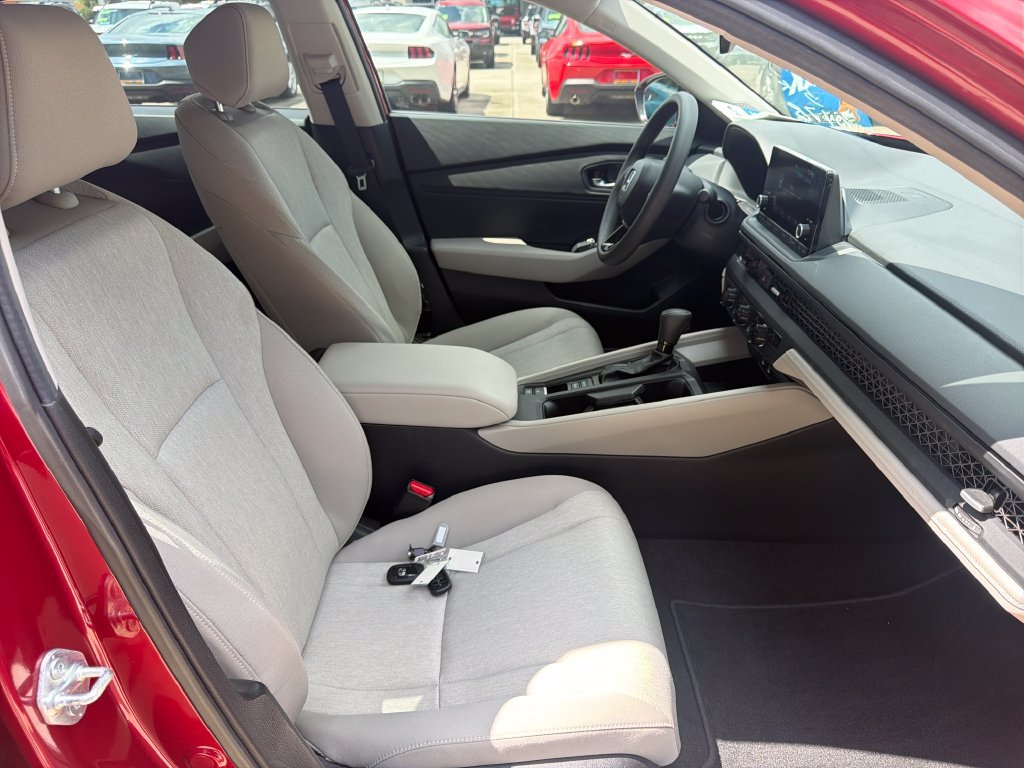 Used 2025 Honda Accord SE image 27