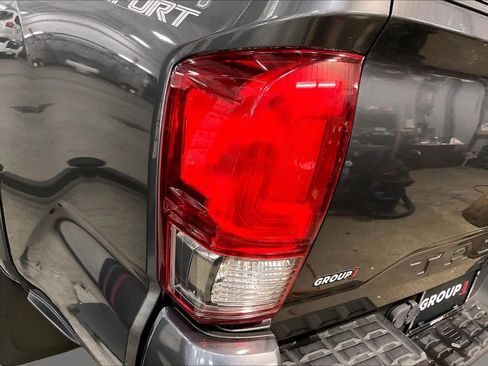 Used 2017 Toyota Tacoma TRD Sport w/ Tow Package (A/T) AWD/4WD image 28