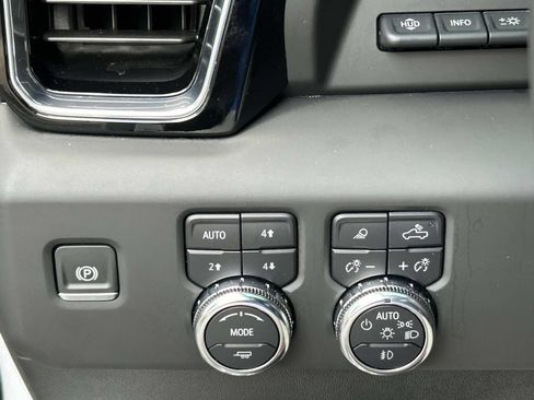 Used 2025 GMC Sierra 2500 Denali Ultimate w/ Max Trailering Package AWD/4WD image 20