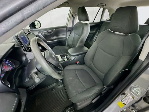 Used 2021 Toyota RAV4 LE FWD image 13