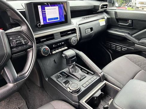 Used 2024 Toyota Tacoma SR5 AWD/4WD image 17
