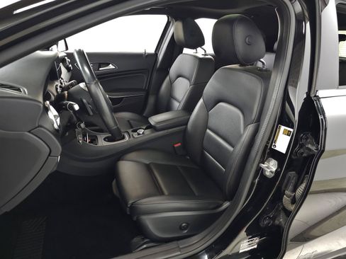 Used 2018 Mercedes-Benz GLA 250 4MATIC image 14