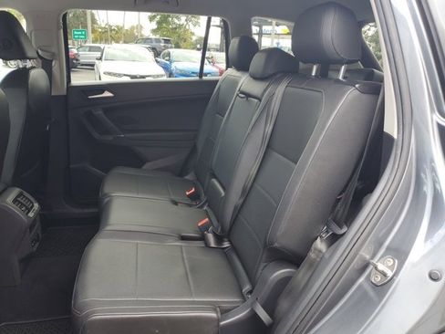 Used 2020 Volkswagen Tiguan SE image 17