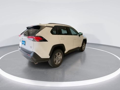 Used 2025 Toyota RAV4 XLE AWD/4WD image 8