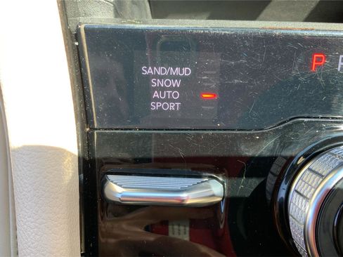 Used 2023 Jeep Grand Cherokee Limited AWD/4WD image 39