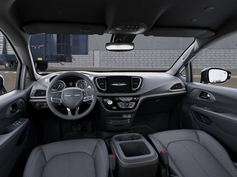 New 2025 Chrysler Pacifica Select w/ Uconnect Theater Family Group FWD image 15