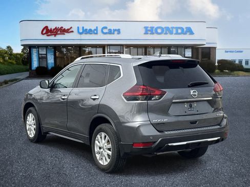 Used 2020 Nissan Rogue SV image 3