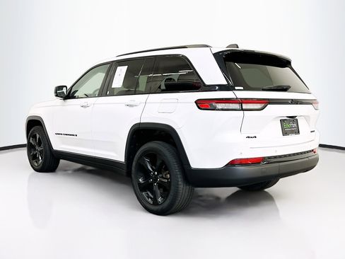 Used 2023 Jeep Grand Cherokee Limited w/ Black Appearance Package image 5