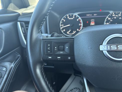 Used 2025 Nissan Rogue SV AWD/4WD image 18