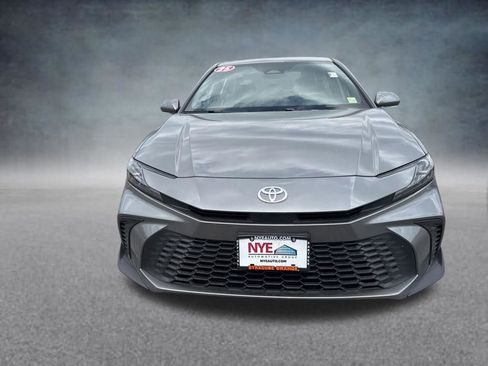 Used 2025 Toyota Camry SE FWD image 9