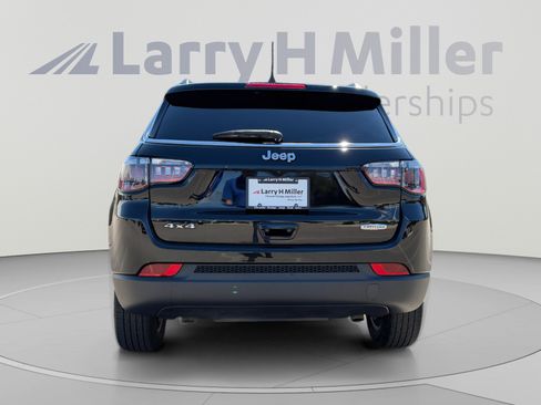 Used 2023 Jeep Compass Latitude w/ Convenience Group AWD/4WD image 5