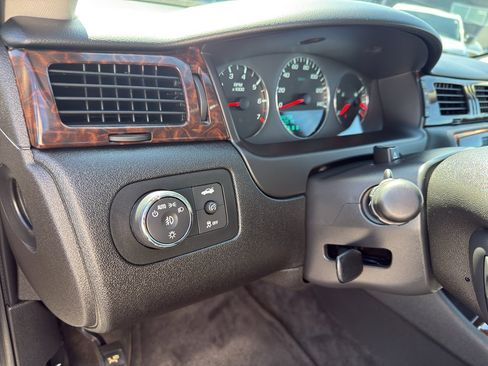 Used 2012 Chevrolet Impala LTZ FWD image 13