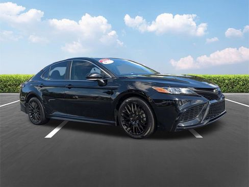 Used 2023 Toyota Camry SE FWD image 2
