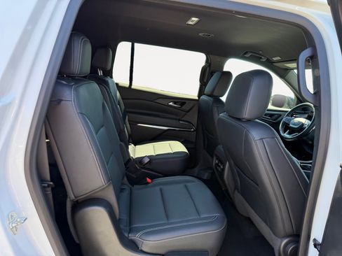 Used 2025 Chevrolet Traverse LT AWD/4WD image 18