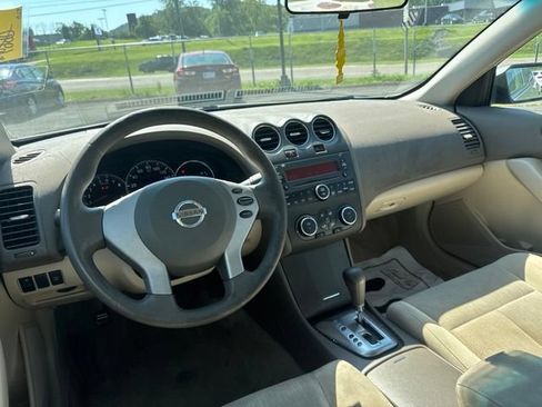 Used 2010 Nissan Altima 2.5 S FWD image 11