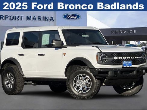 Used 2025 Ford Bronco Badlands image 2