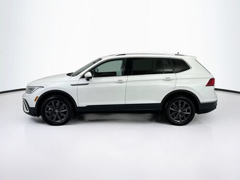 Used 2023 Volkswagen Tiguan SE w/ Panoramic Sunroof Package FWD image 8