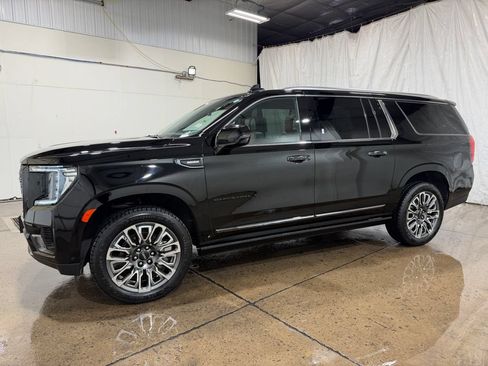 Used 2023 GMC Yukon XL Denali Ultimate AWD/4WD image 23