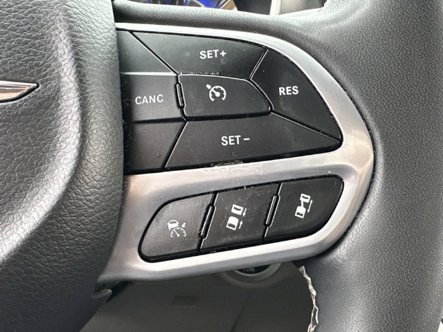 Used 2024 Chrysler Pacifica Touring-L FWD image 18