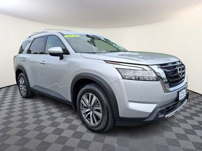 Used 2023 Nissan Pathfinder SL