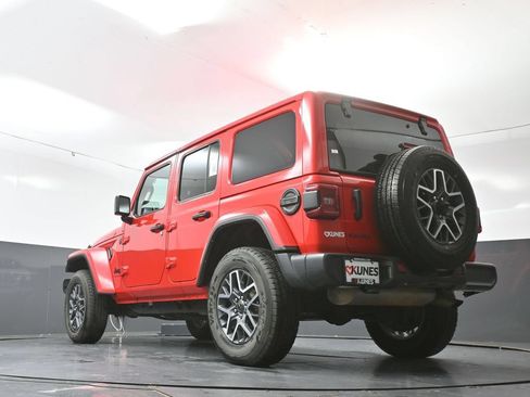 Used 2025 Jeep Wrangler Unlimited Sahara AWD/4WD image 56