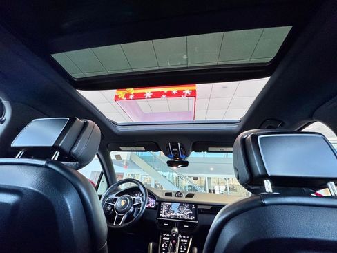Used 2023 Porsche Cayenne Platinum Edition image 23