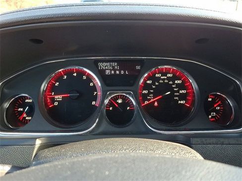 Used 2014 GMC Acadia SLE image 18