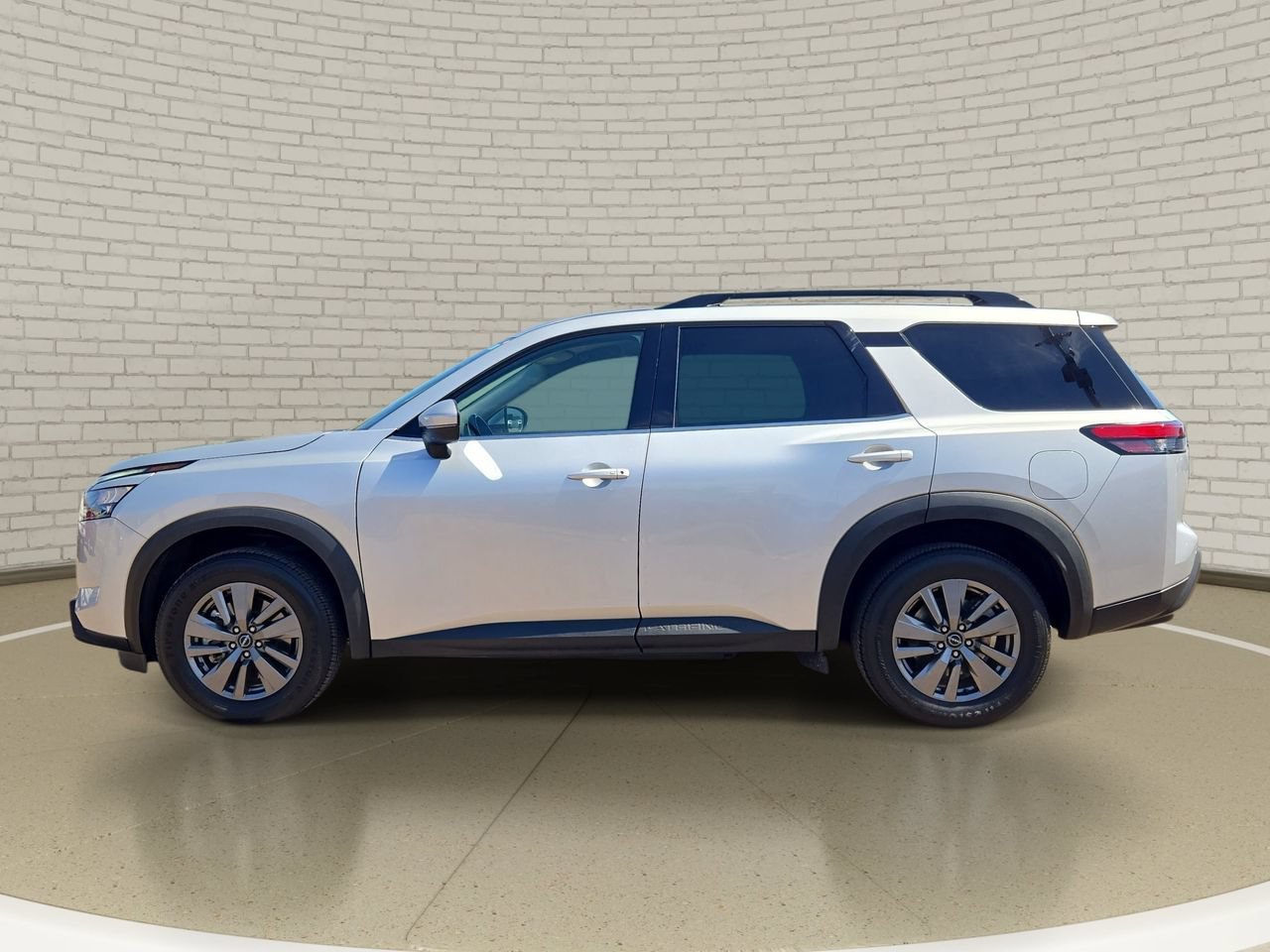 Certified 2025 Nissan Pathfinder SV FWD image 8