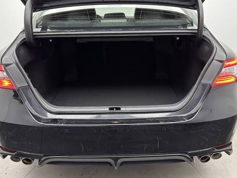 Used 2018 Toyota Camry XSE image 29