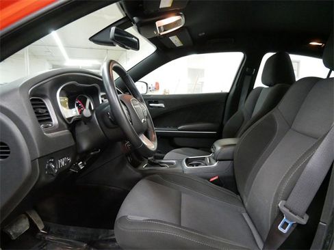 Used 2017 Dodge Charger SXT image 8