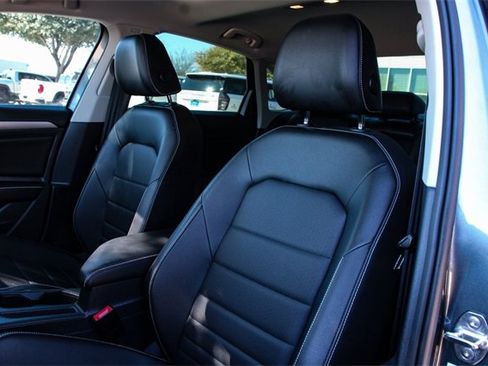 Used 2024 Volkswagen Jetta SE image 11