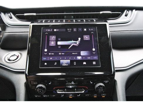 Used 2025 Jeep Grand Cherokee Altitude RWD image 22