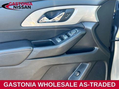 Used 2021 Chevrolet Traverse LT image 16