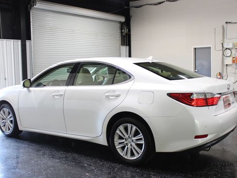 Used 2013 Lexus ES 350 w/ Premium Pkg FWD image 5