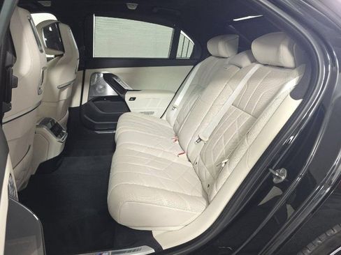 Used 2023 BMW 760i xDrive w/ Luxury Rear Seating Package AWD/4WD image 6