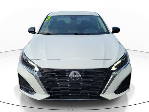 Used 2025 Nissan Altima 2.5 SV FWD image 2