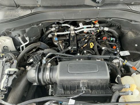 Used 2023 Ford Explorer XLT image 25