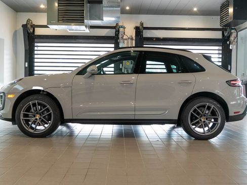 Certified 2025 Porsche Macan AWD/4WD image 2