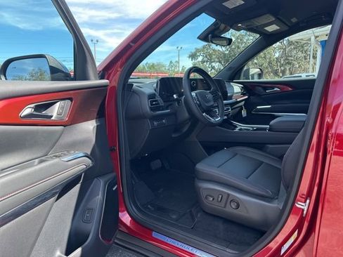 New 2026 Chevrolet Traverse Z71 w/ Enhanced Driving Package image 7