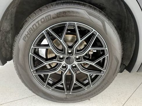 Used 2020 Volkswagen Tiguan SE R-Line FWD image 80