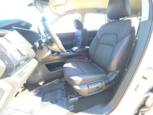 Used 2024 Nissan Pathfinder S image 14