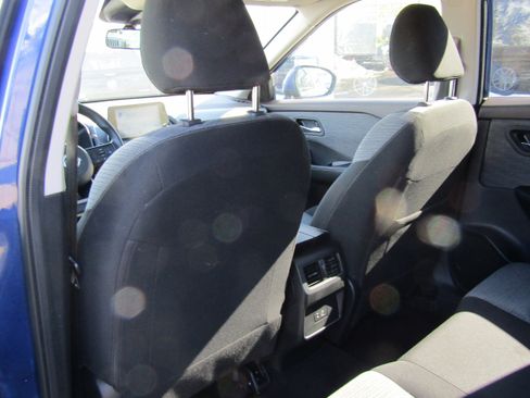 Used 2023 Nissan Rogue SV image 12