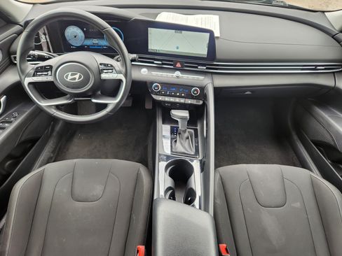 Used 2025 Hyundai Elantra SEL FWD image 20