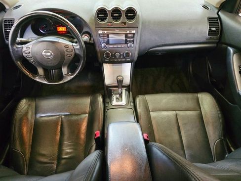 Used 2010 Nissan Altima 3.5 SR w/ Premium Pkg FWD image 4