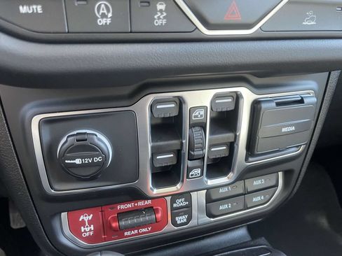 New 2026 Jeep Gladiator Rubicon w/ Steel Power Dome Hood Package AWD/4WD image 38