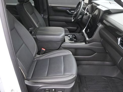 Used 2025 GMC Yukon Elevation w/ LPO, Floor Liner Package AWD/4WD image 10